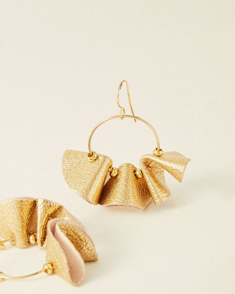 Boucles d'oreilles Chloe metallic gold
